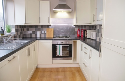 Sawston Apartment | 3x Bed Elegant Home with Parking