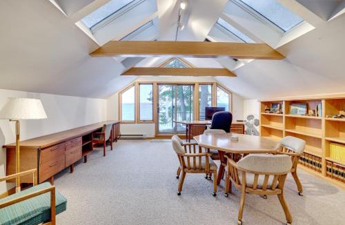 Maple City House | ~ 4,000 Sq Ft Cabin on Glen Lake: Deck & Views!