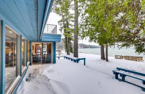 Maple City House | ~ 4,000 Sq Ft Cabin on Glen Lake: Deck & Views!