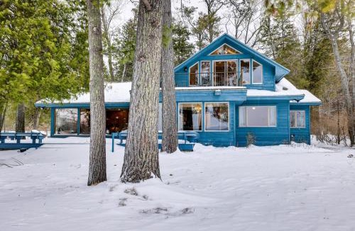 Maple City House | ~ 4,000 Sq Ft Cabin on Glen Lake: Deck & Views!
