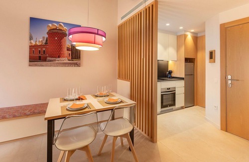 Figueres Apartment | 4-1 Surrealista - Attic Premium