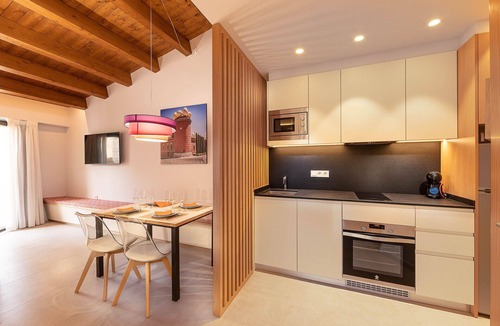 Figueres Apartment | 4-1 Surrealista - Attic Premium