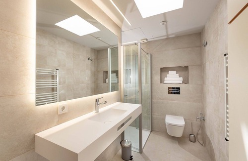 Figueres Apartment | 4-1 Surrealista - Attic Premium