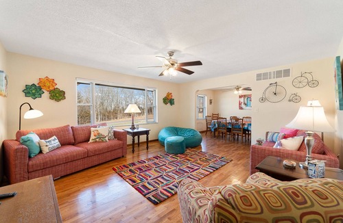 Fulton House | 4-12 Guests! 4 bed / 2 bath - Central Missouri - Close to Interstate70 & Hwy 54!