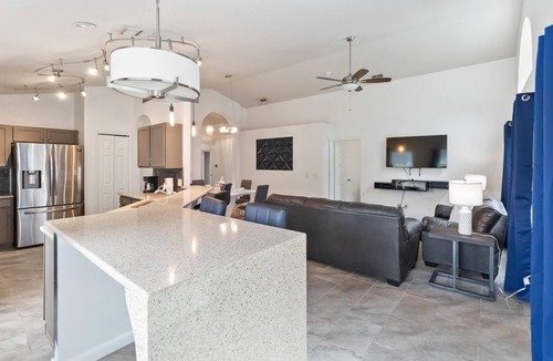 Bridgewater Crossing House | 4/3 Private Pool house near all famous attractions!