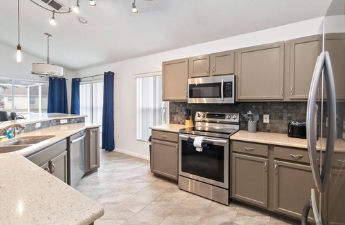 Bridgewater Crossing House | 4/3 Private Pool house near all famous attractions!