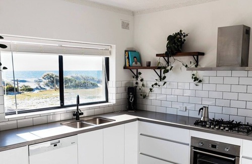 Semaphore Park Apartment | 4/5 Ulah Place, Semaphore Park · Beachfront Escape