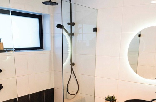 Semaphore Park Apartment | 4/5 Ulah Place, Semaphore Park · Beachfront Escape