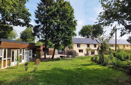 La Chapelle du Lou du Lac Ski Chalet | 4-6 person cottage on large enclosed grounds (pets welcome!)