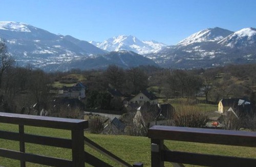 Prechac Apartment | 4-6 person gîte with exceptional view of the Pyrenean peaks