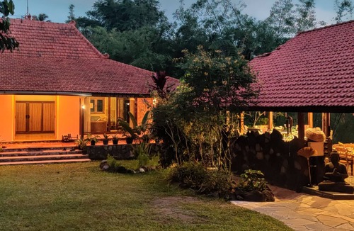 Pakem Villa | 4/6-persons sized villa with great views & fresh air, big private tropical land.