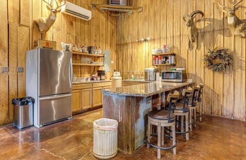 Caulfield Cabin | 4,800-Sq-Ft Cabin w/Creek Access in Caulfield