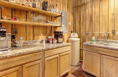 Caulfield Cabin | 4,800-Sq-Ft Cabin w/Creek Access in Caulfield