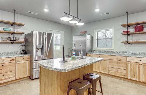 Caulfield Cabin | 4,800-Sq-Ft Cabin w/Creek Access in Caulfield