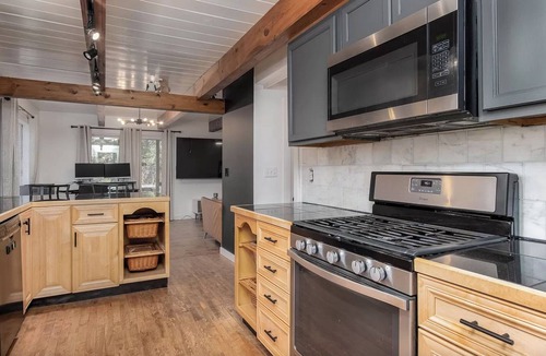 Hillsboro Ski Chalet | 4.94 Modern Ski Chalet with Lake Access, Kayaking