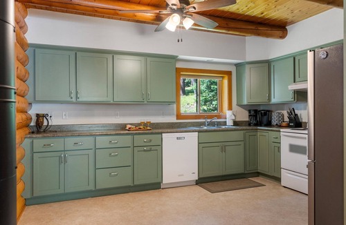 Darby Cabin | 4+Acre Cozy Cabin in Woods Near Skiing