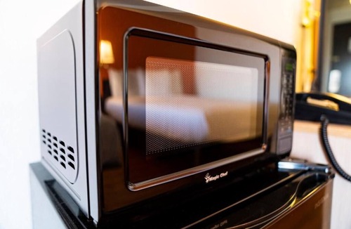 Hermiston Hotel | 4 Affordable Rooms Ideal for Exploring Shops & Dining w/Free Parking