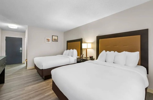 Brewerton Hotel | 4 Affordable Units Near Hikes, Parks, & Syracuse Destinations | Free Breakfast