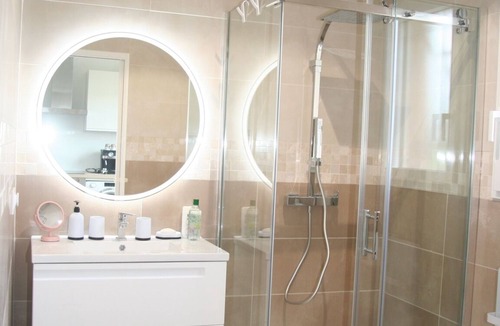 Los Masos Apartment | 4* air-conditioned gîte with direct view of Canigou, VTC and cab on site, EV charger
