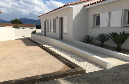 Saint-Jean-Lasseille Apartment | 4 apartments in villa with swimming pool