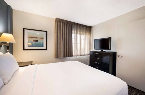 South Hills Hotel | 4 Apartment-Style Queen Suites | Full Kitchen, 3.9 mi to Scally’s Golf