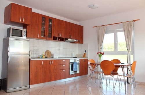Okrug Gornji Apartment | 4* Apt, Fab Views, Pool, Paddleboard, Bikes, Beach & Trogir Diving Centre 300m.