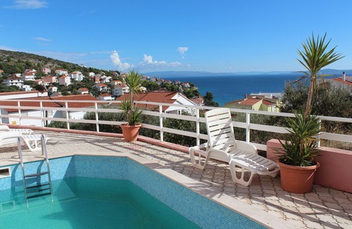 Okrug Gornji Apartment | 4* Apt, Fab Views, Pool, Paddleboard, Bikes, Beach & Trogir Diving Centre 300m.