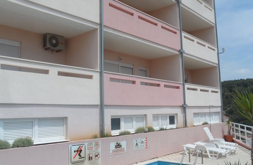 Okrug Gornji Apartment | 4* Apt, Fab Views, Pool, Paddleboard, Bikes, Beach & Trogir Diving Centre 300m.