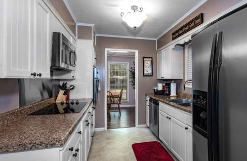 North Little Rock House | 4 Bd , 2.5 Ba Home on the Lake in Safe, Convenient Area. Sleeps 12