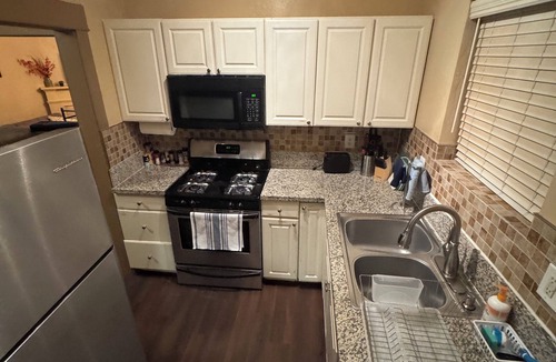 Rincon Heights House | 4 bd 2 ba Charming University Duplex