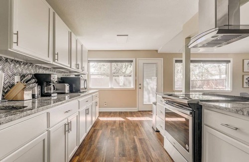 Northwest Dallas House | 4-BD/3-BA Chic Timeless Elegance - 15 Mins to DT