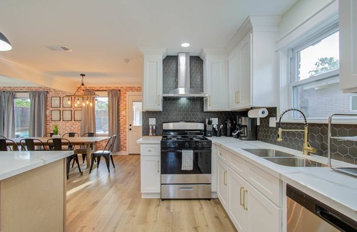 Braeswood Place House | 4-BD Central Location w Pool, Patio, Firepit
