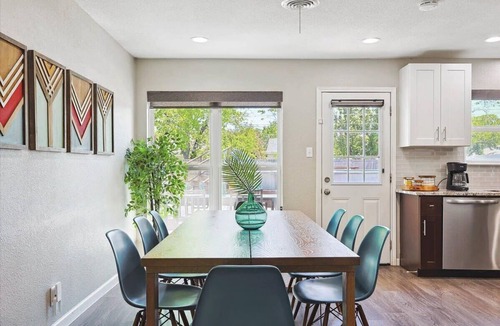 Richardson House | 4-BD Luxury Retreat | Pool, Grill, Outdoor Cinema