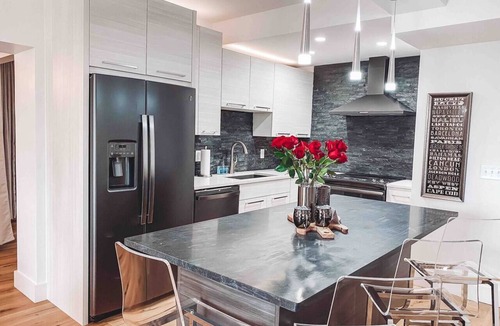 Nashville Condo | 4 BD PENTHOUSE SUITE - MUSIC ROW - GUITAR POOL - SLEEPS 12