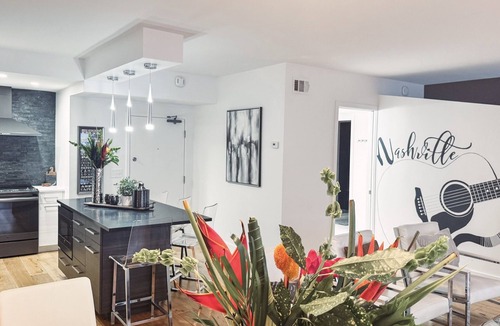 Nashville Condo | 4 BD PENTHOUSE SUITE - MUSIC ROW - GUITAR POOL - SLEEPS 12