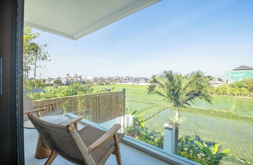 Batubelig Villa | 4 Bd Seminyak Retreat + Rice Fields 4 mins to Beach