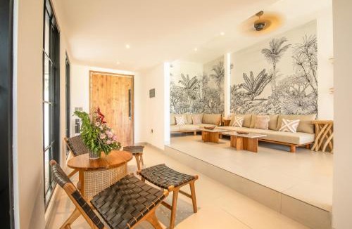 Batubelig Villa | 4 Bd Seminyak Scenic Rice Views 4 mins to Beach