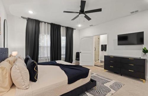 West Dallas House | 4 Bdr, 2.5Bth Dallas Getaway, New Build