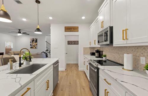 West Dallas House | 4 Bdr, 2.5Bth Dallas Getaway, New Build