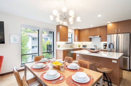 Telluride Condo | 4 BDR Mountain Retreat w/private deck/hot tub/steps to trail