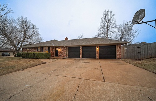 Oklahoma City House | 4 BDR OKC Hot Tub/Pool Table 12 Point Getaways