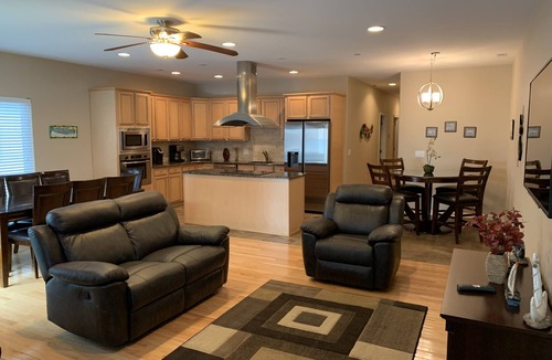 Wildwood Crest Condo | 4 Bdr - POOL - Steps to BEACH - Elevator