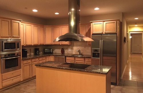 Wildwood Crest Condo | 4 Bdr - POOL - Steps to BEACH - Elevator