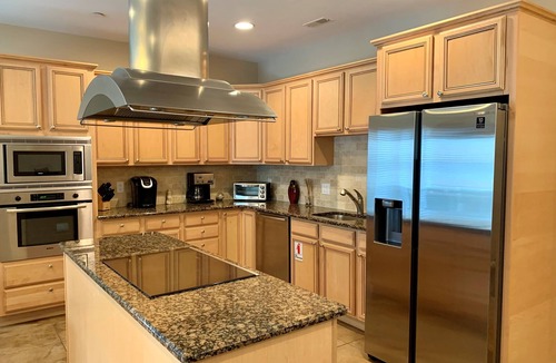 Wildwood Crest Condo | 4 Bdr - POOL - Steps to BEACH - Elevator