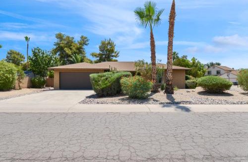 Trails North House | 4 bdr, Two Master suite, billiards & desert oasis pool
