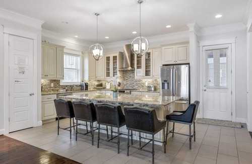 Edgehill House | 4 bdrm+3offices. Walk to the Gulch, Broadway,Rooftop Deck, Outdoor Grill