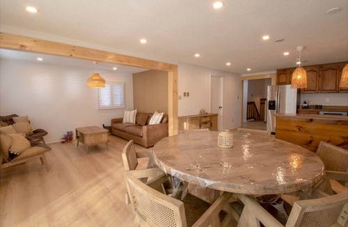 Victoria Harbour Cottage | 4 Bdrm Beachfront Oasis-Sunsets!