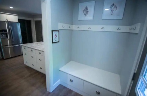 Park Corner Cottage | 4 bdrm executive cottage with private beach access
