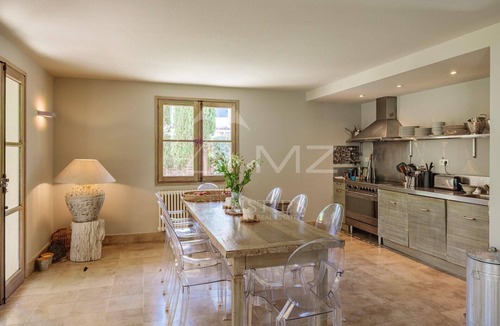 Saint-Tropez House | 4 bdrm Family Villa w/AC, 2 parking spots, pool, 7 min walk to Place des Lices