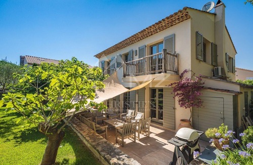 Saint-Tropez House | 4 bdrm Family Villa w/AC, 2 parking spots, pool, 7 min walk to Place des Lices